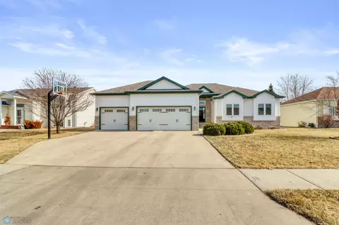 4336 53rd St S, Fargo, ND 58104