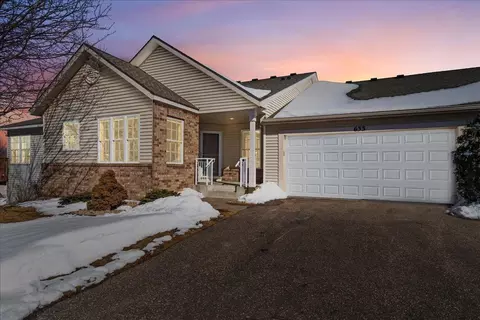 633 Woodland Dr, Mahtomedi, MN 55115
