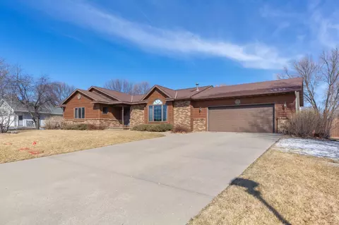 905 11th Ave SE, Waseca, MN 56093