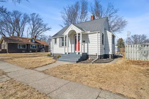 1511 11th St E, Glencoe, MN 55336