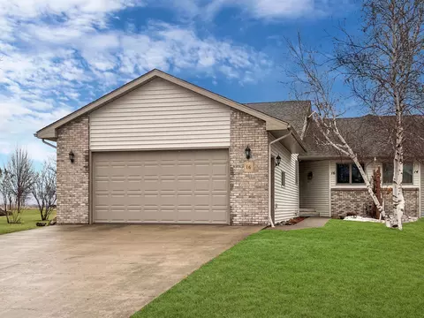 16 Line Dr, Morris, MN 56267