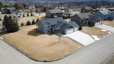 608 Turner Dr, Henderson, MN 56044