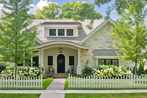 164 3rd St, Excelsior, MN 55331
