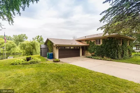 2158 Lakebrook Dr, New Brighton, MN 55112