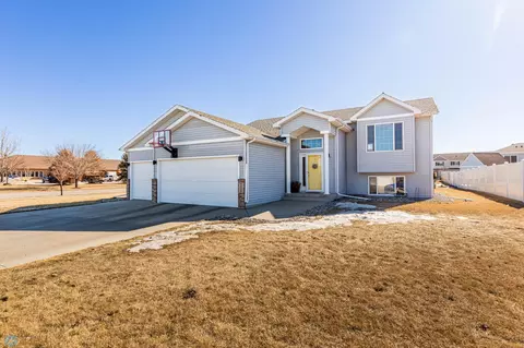 4248 Russet Ave S, Fargo, ND 58104