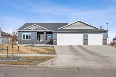 3231 47th Ave S, Fargo, ND 58104