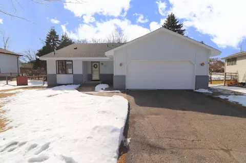 372 Nottingham Dr, Circle Pines, MN 55014