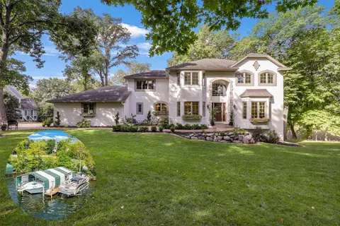 2314 Old Beach Rd, Wayzata, MN 55391