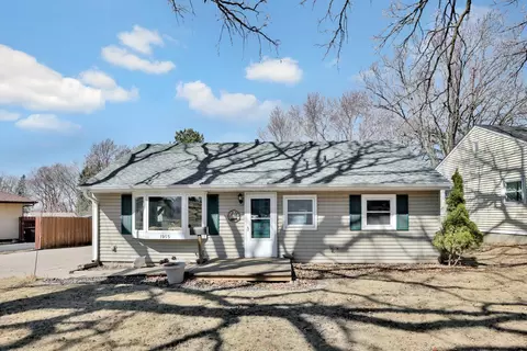 1955 Polaris Pl, North Saint Paul, MN 55109