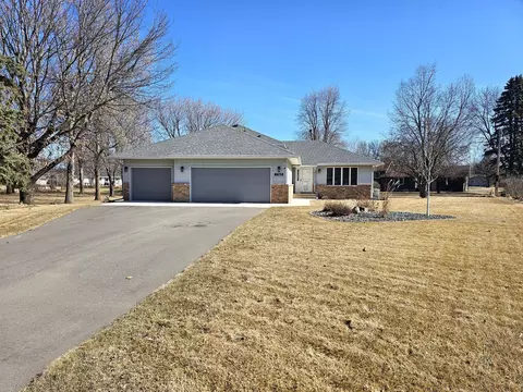 1760 Cottonwood Cir, Saint Cloud, MN 56303