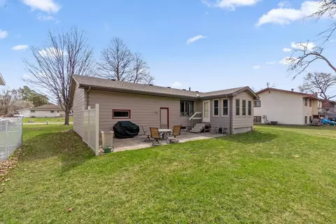 7809 Fairfield Rd N, Brooklyn Park, MN 55444