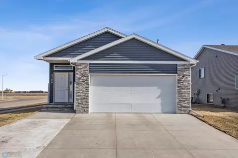 4506 19th St S, Moorhead, MN 56560