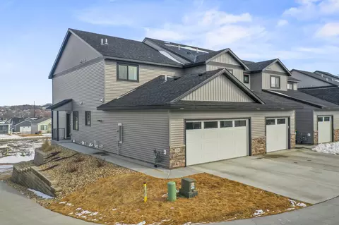5241 Harvest Square Pl NW, Rochester, MN 55901
