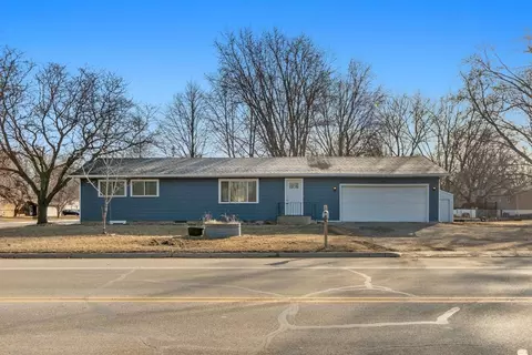 231 Excelsior Ave S, Annandale, MN 55302