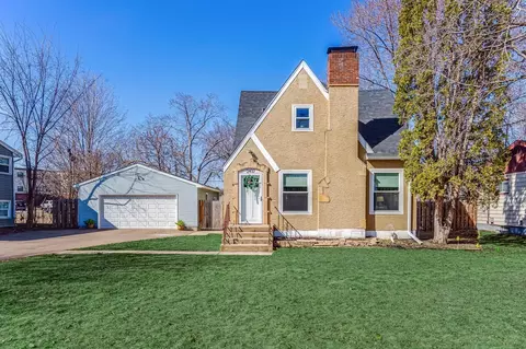 2437 Stewart Ave, Saint Paul, MN 55116