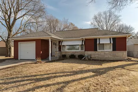 914 10th Ave NE, Rochester, MN 55906