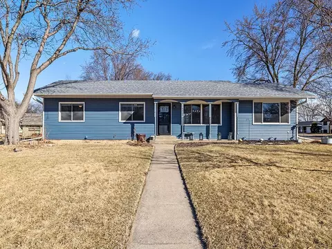 225 Strese Ln, Apple Valley, MN 55124