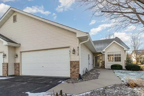 9012 212th St W, Lakeville, MN 55044
