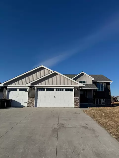 117 Eau Claire Ave SE, Hutchinson, MN 55350