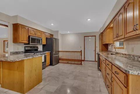 Kitchen - 18615 County Road 9, Avon, MN 56310 photo 4 of 9
