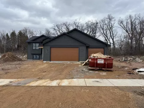 240 Dakota Ave, Roberts, WI 54023