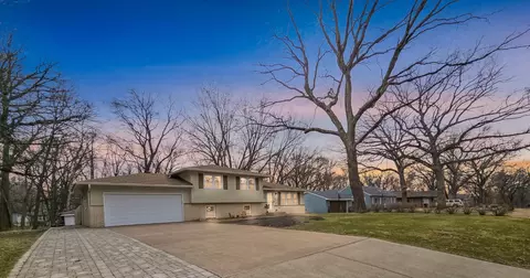 912 86th Ave NW, Coon Rapids, MN 55433