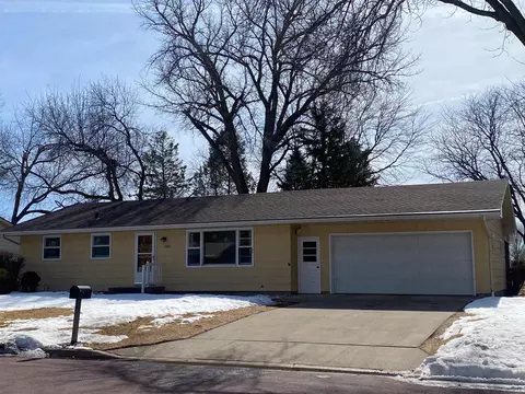 2801 E Main St, Mankato, MN 56001
