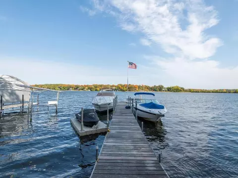 1384 Baldur Park Rd, Wayzata, MN 55391