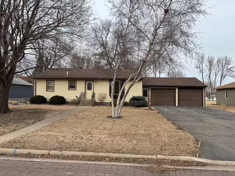 605 Funk Ave, Lakefield, MN 56150