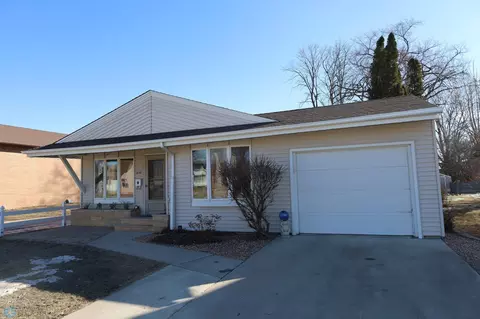 610 2nd St N, Wahpeton, ND 58075