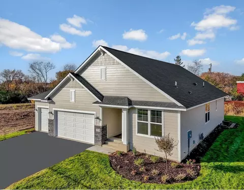 2179 Eustis St, Roseville, MN 55113