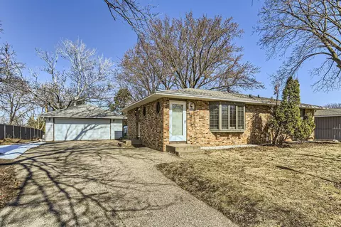 1833 Turquoise Trl, Eagan, MN 55122