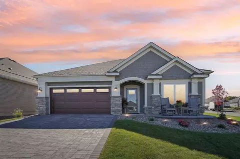 2040 Oakpointe Dr, Waconia, MN 55387