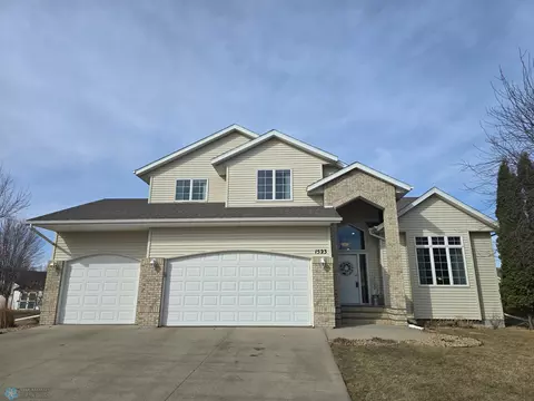 1523 55th Ave S, Fargo, ND 58104