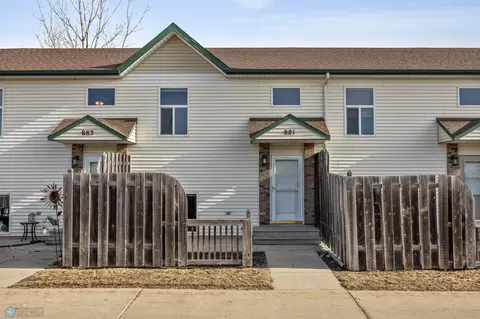881 37th Ave N, Fargo, ND 58102
