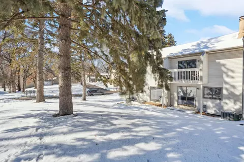 1542 N Oberlin Cir, Fridley, MN 55432