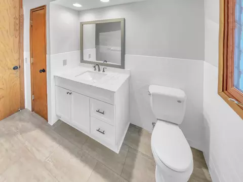 Bath - 4248 Sandstone Dr, Eagan, MN 55122 photo 3 of 3