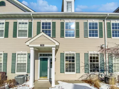 720 Providence Dr, Shakopee, MN 55379