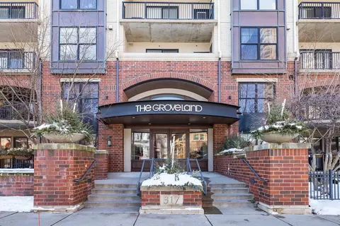 317 Groveland Ave #420, Minneapolis, MN 55403