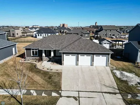 2629 Pyle Ln E, West Fargo, ND 58078