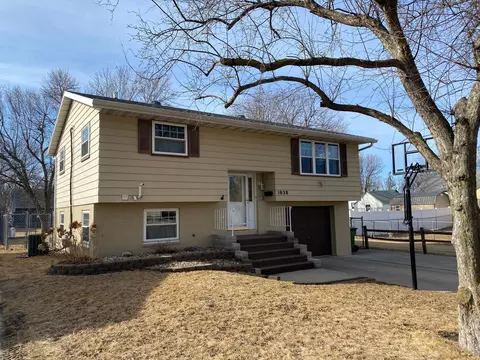1038 Wilbur St, Worthington, MN 56187
