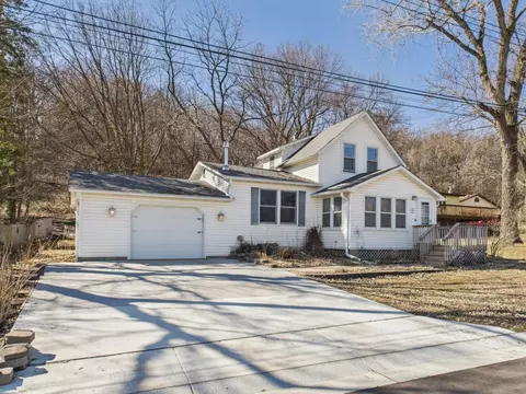 208 N 8th St, Henderson, MN 56044