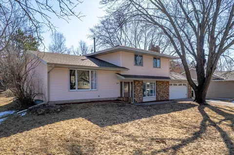 8327 Isleton Ct S, Cottage Grove, MN 55016
