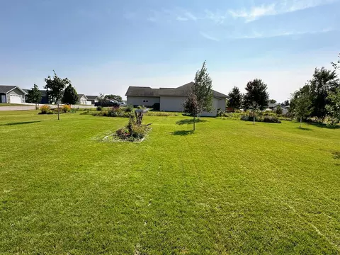 Exterior - 1015 7th Ave NE, Perham, MN 56573 photo 12 of 15