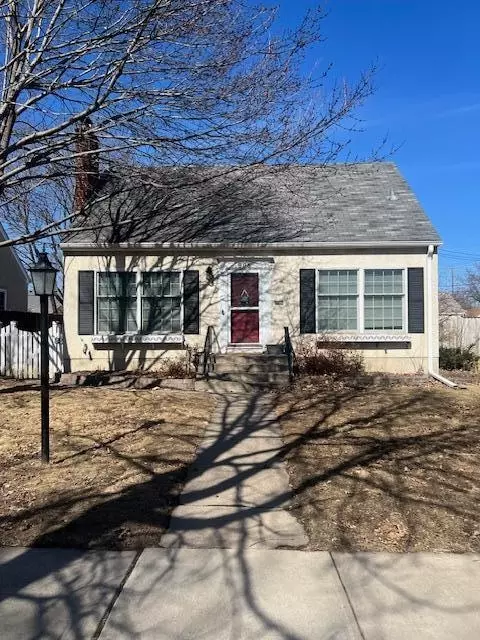 905 Iowa Ave W, Saint Paul, MN 55117