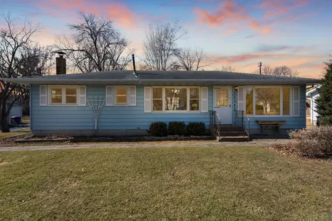 30242 Broadway St, Lindstrom, MN 55045