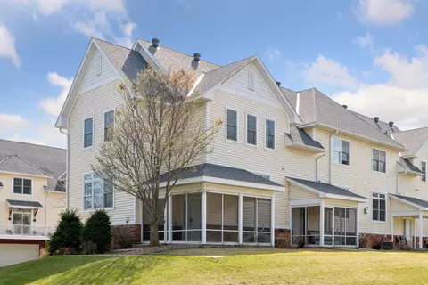 5710 Village Trl, Mound, MN 55364