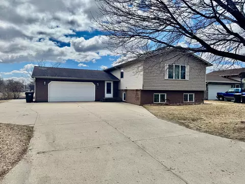 1360 Mcdonald Dr SW, Hutchinson, MN 55350