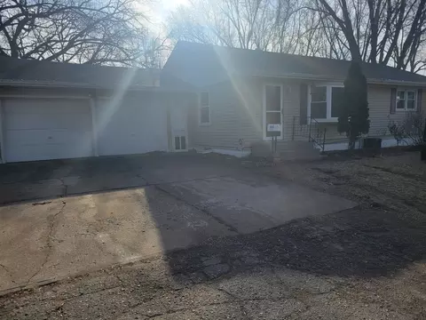 1105 Maple St NE, Hutchinson, MN 55350