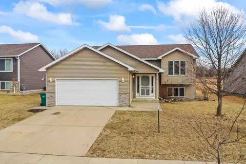 5425 Weatherstone Dr NW, Rochester, MN 55901